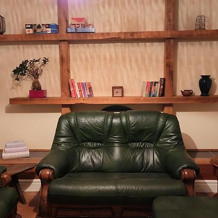 Large 2 Bed Holiday Let In Central Ystradgynlais المظهر الخارجي الصورة